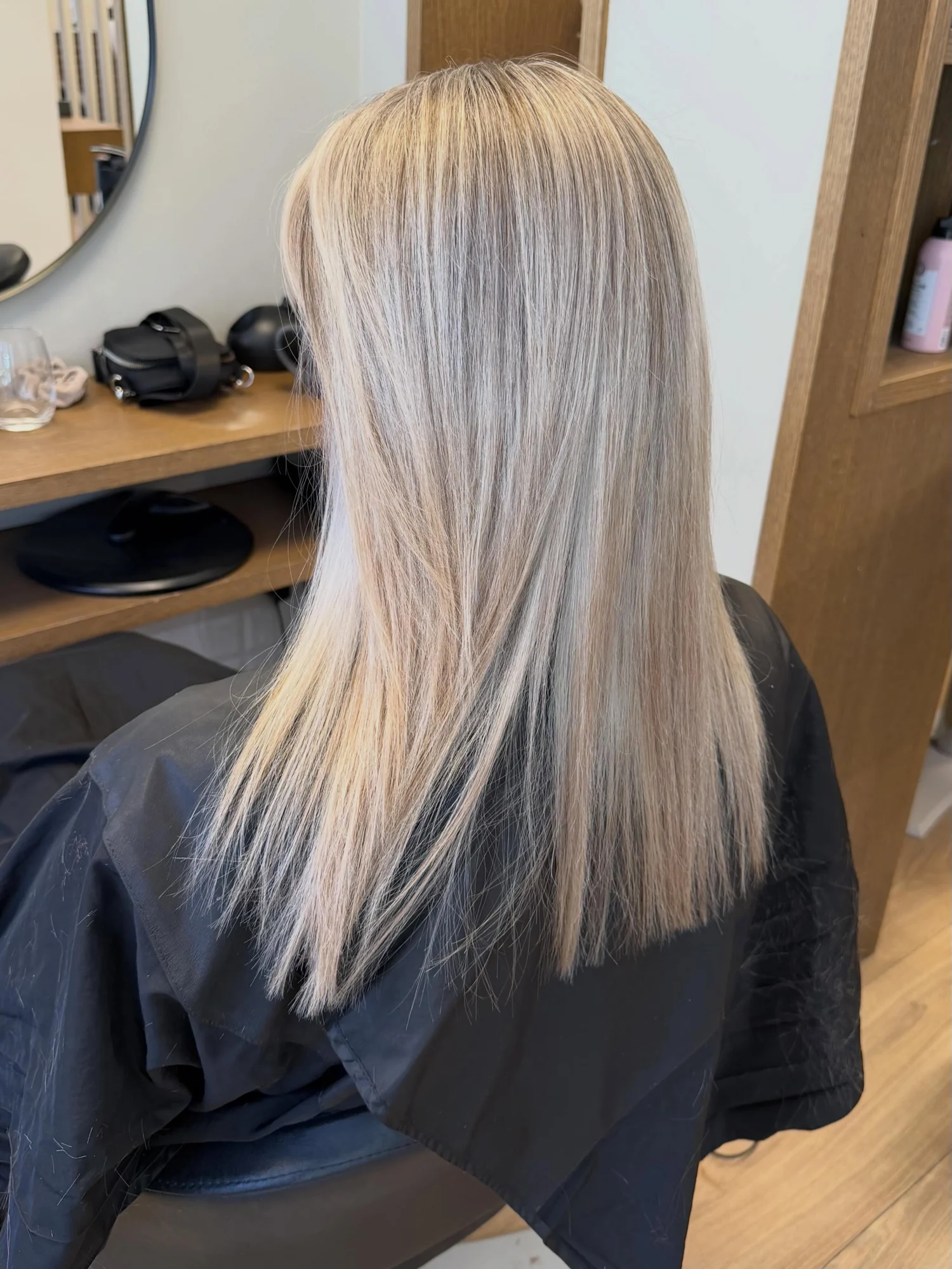Lyst hår med myke, naturlige fargespill